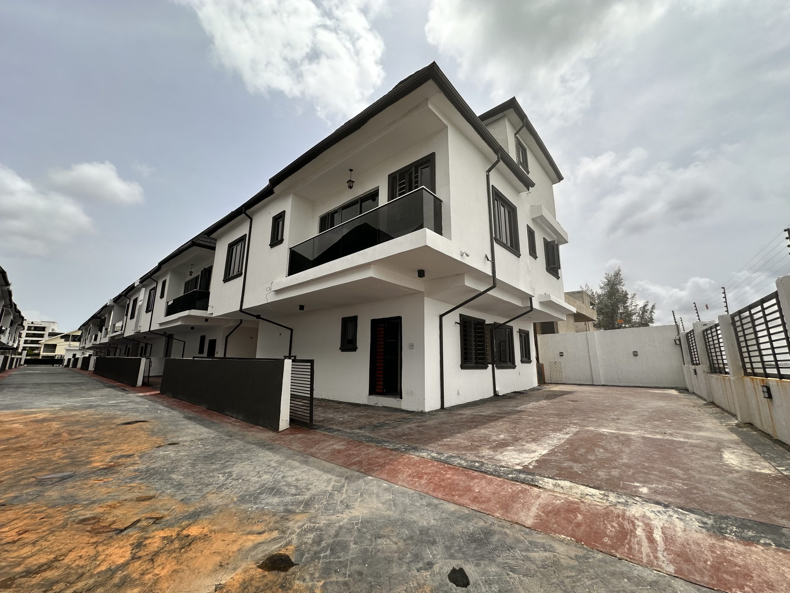 5 BEDROOM DETACHED DUPLEX