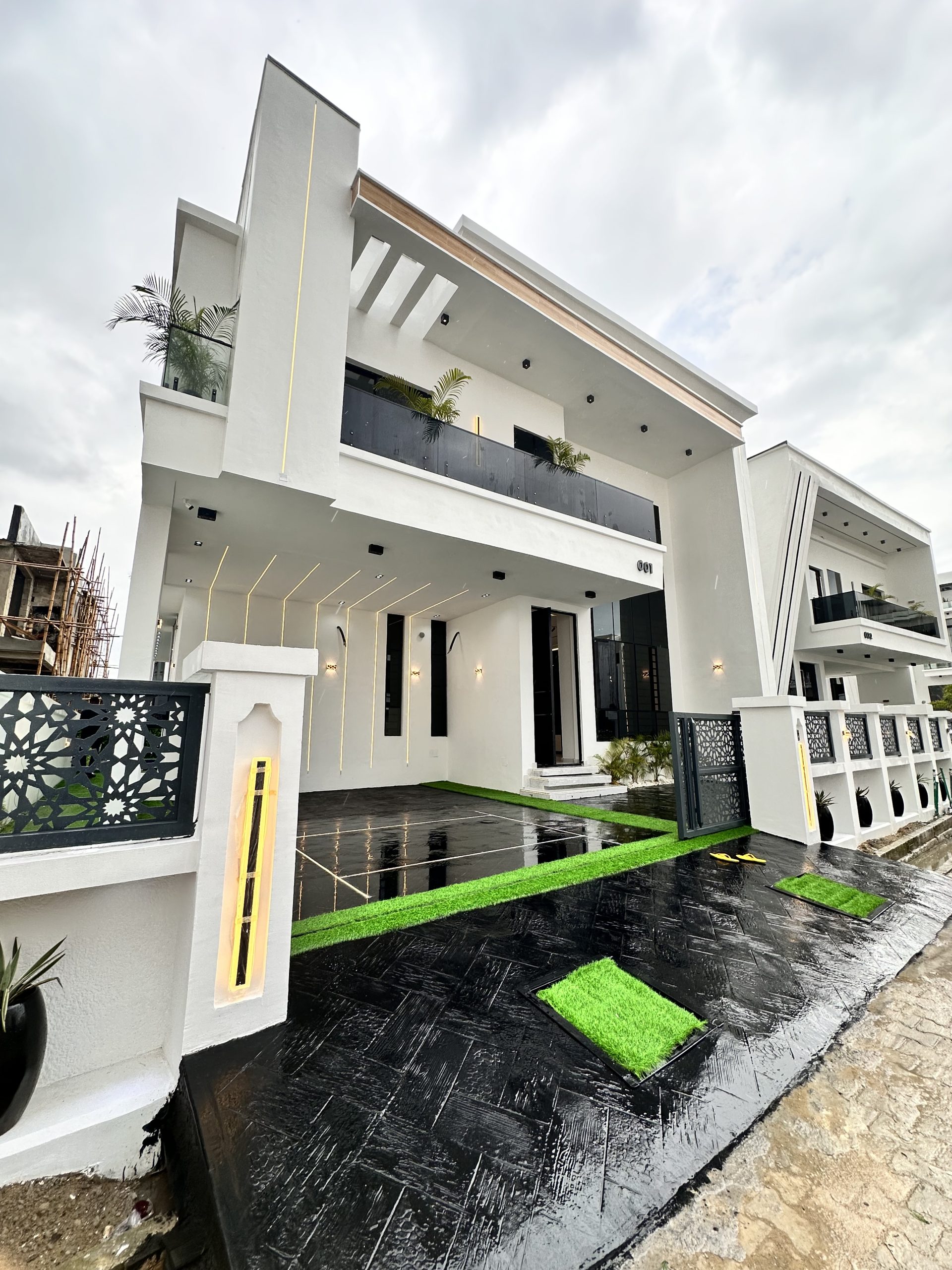 5 BEDROOM DETACHED DUPLEX