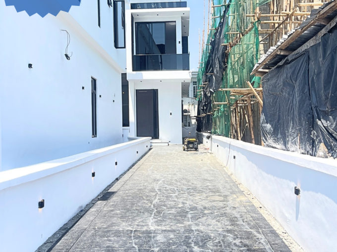 4 Bedroom Detached Duplex