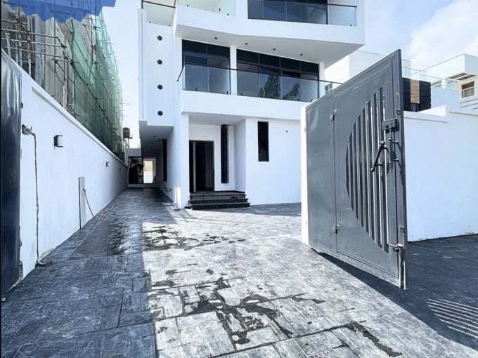 5 Bedroom Detached Duplex with BQ